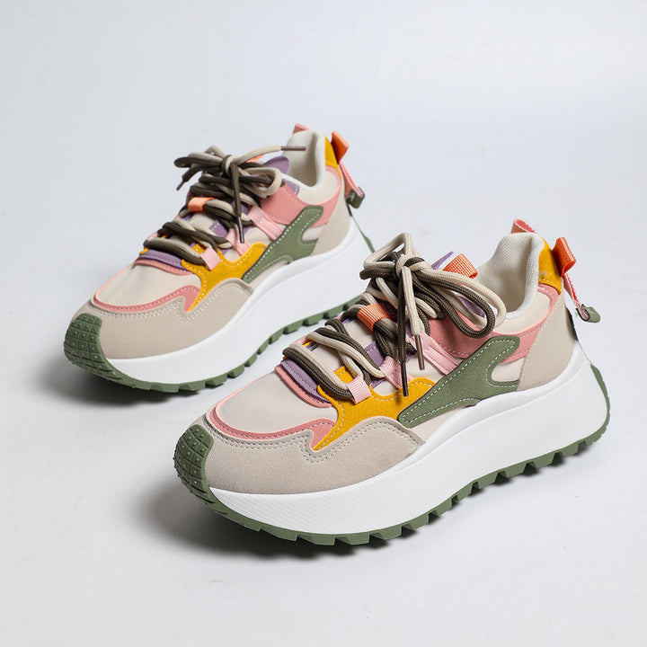 Damen Plateau-Sneaker mit mehrlagigem Obermaterial, gepolsterter Ferse und griffiger Profilsohle – Névara