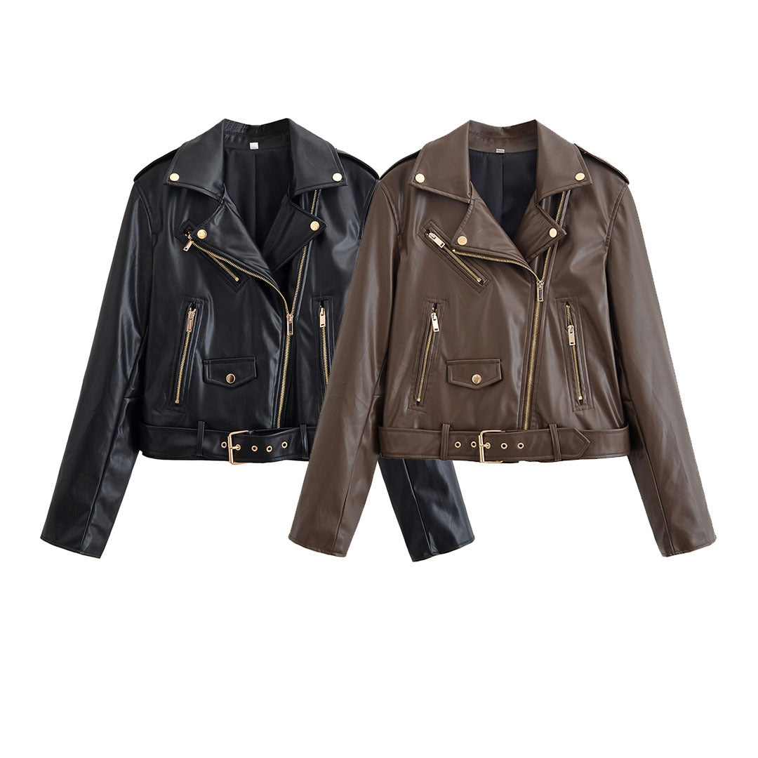Damen Bikerjacke aus Lederimitat mit asymmetrischem Reißverschluss, Taillengürtel und goldfarbenen Details Echoarchiv