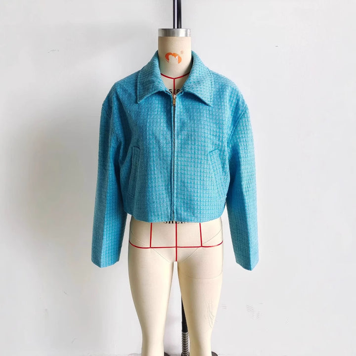 Damen cropped kastige Tweedjacke mit Hemdkragen, verdecktem Reißverschluss und Paspeltaschen – Célinea