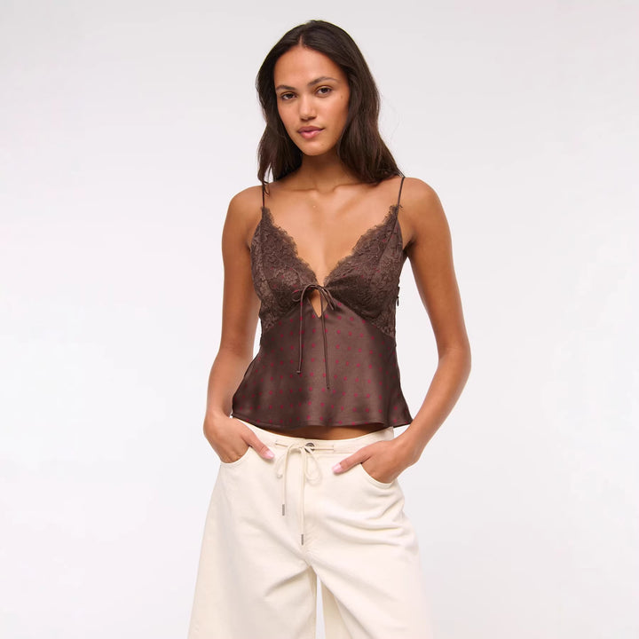 Damen Elegantes Negligé mit Spitzenakzenten Echo Archiv