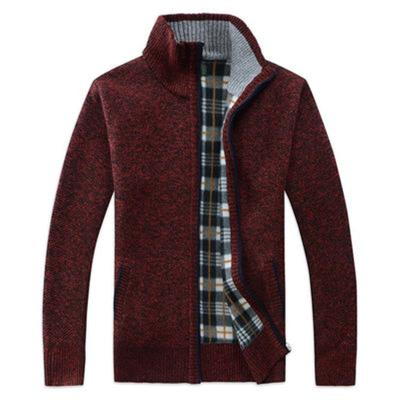 Herren Strickjacke mit hohem Kragen und praktischen Taschen Echoarchiv