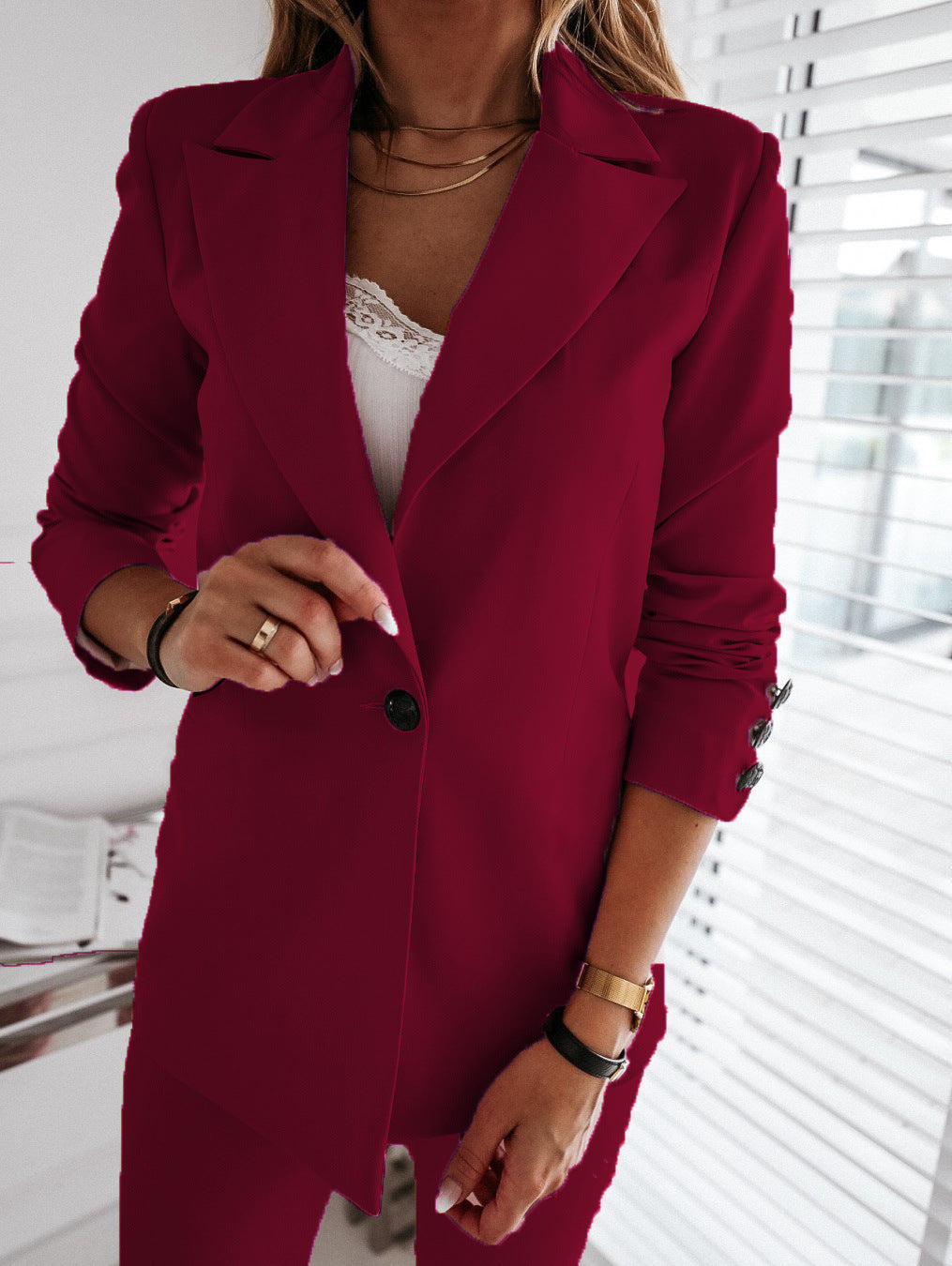 Damen Langblazer mit einreihiger Knopfleiste, tailliertem Schnitt und soften Schulterpolstern – Valéne