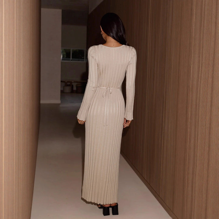 Damen Geripptes Maxikleid mit V-Ausschnitt, figurbetonter Silhouette und langen Ärmeln – Valéora