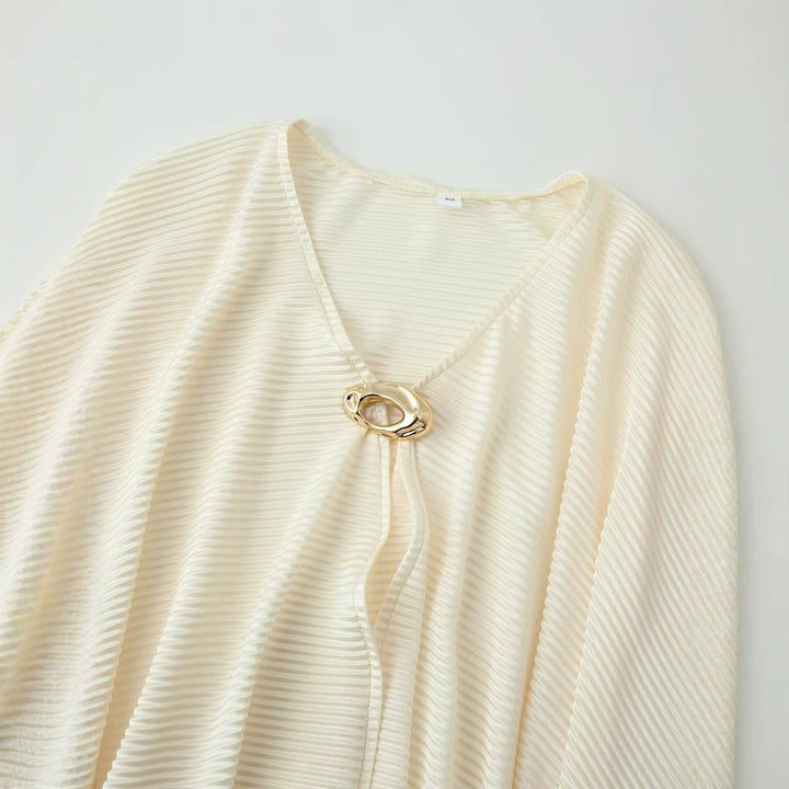 Damen Plissierter Cape‑Poncho mit V‑Ausschnitt und Schmuckverschluss Echoarchiv