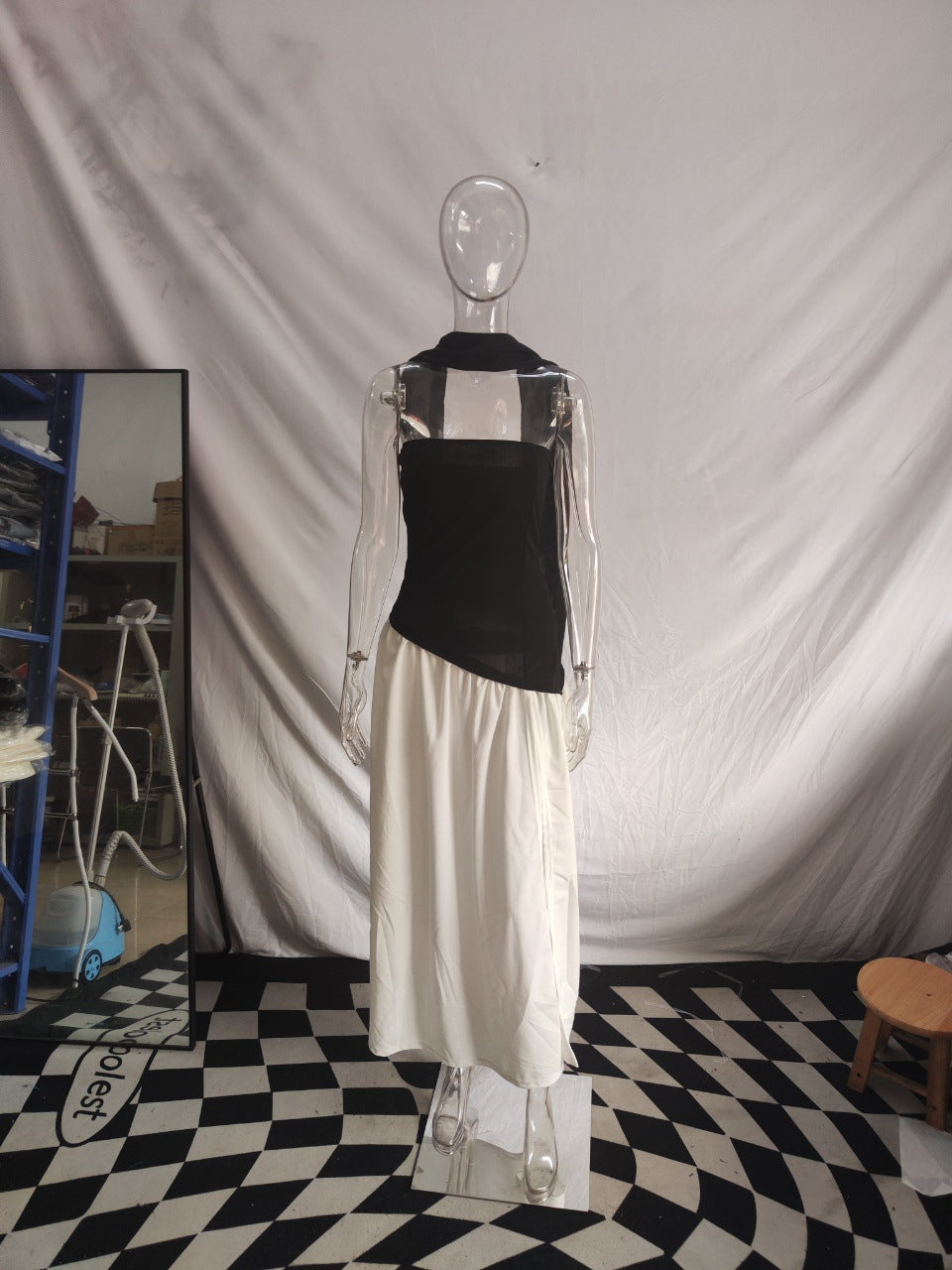 Damen Maxikleid mit schulterfreiem Design und dekorativem Wickelausschnitt Echo Archiv