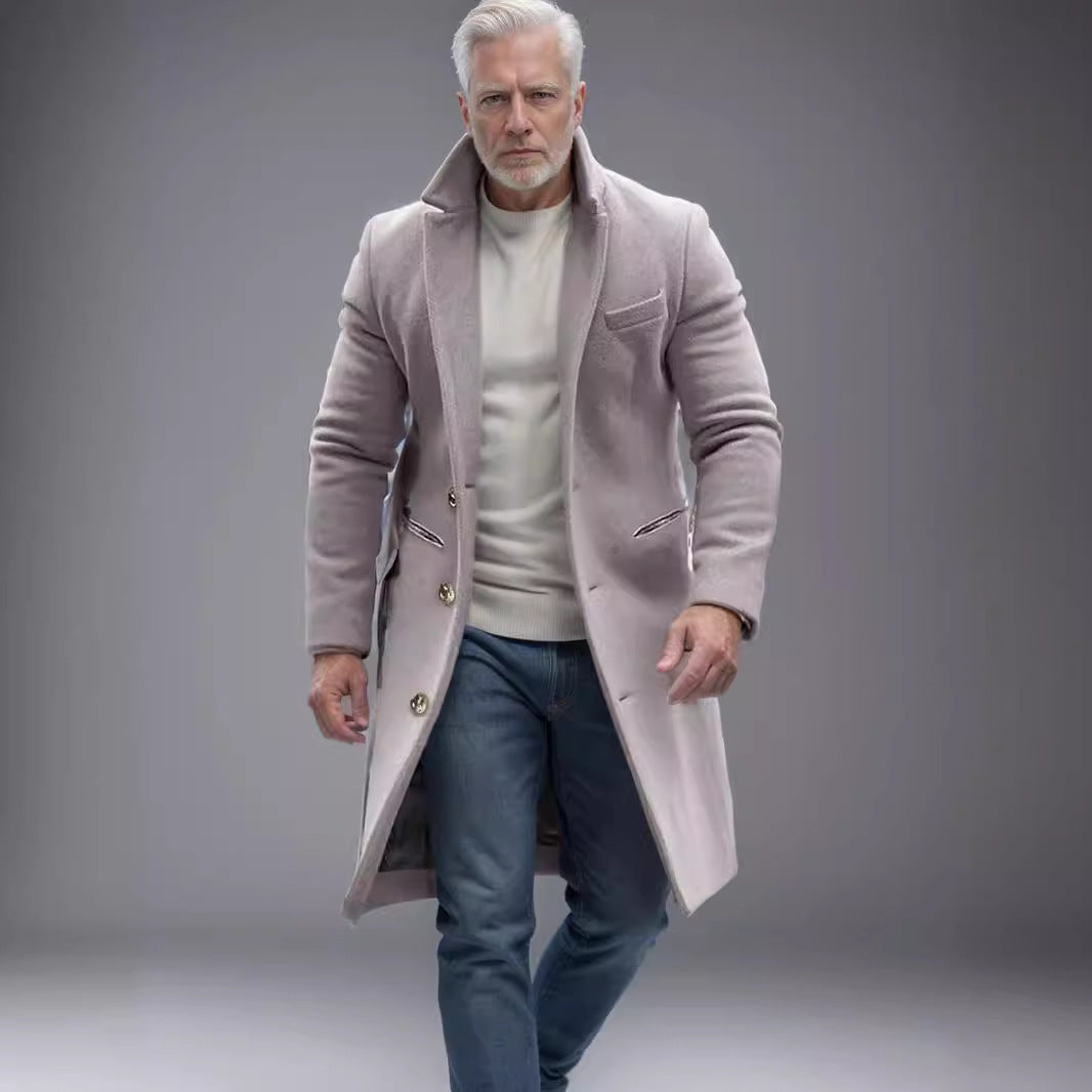 Herren eleganter langes Wollmantel mit schmalem Schnitt und goldenen Knöpfen Echoarchiv