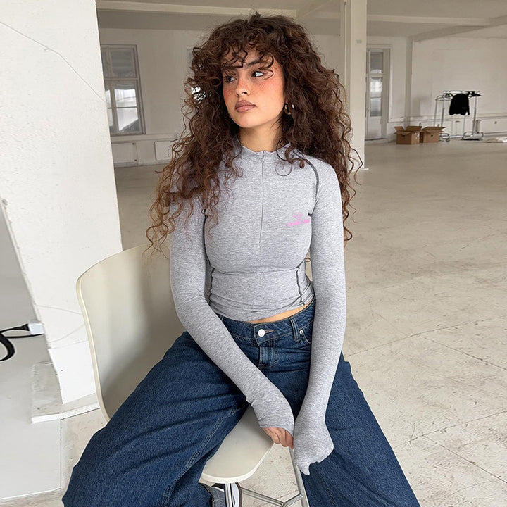 Damen Sportliches tailliertes Langarm-Performance-Shirt mit kurzem Frontreißverschluss – Avérine