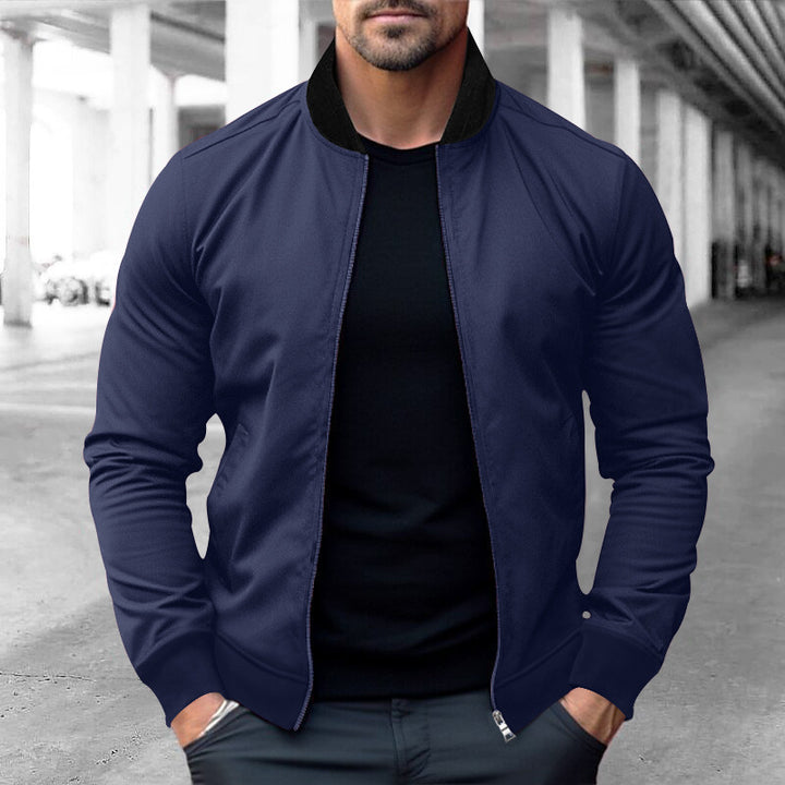 Herren sportliche Jacke mit hohem Kragen und seitlichen Reißverschlusstaschen Echoarchiv