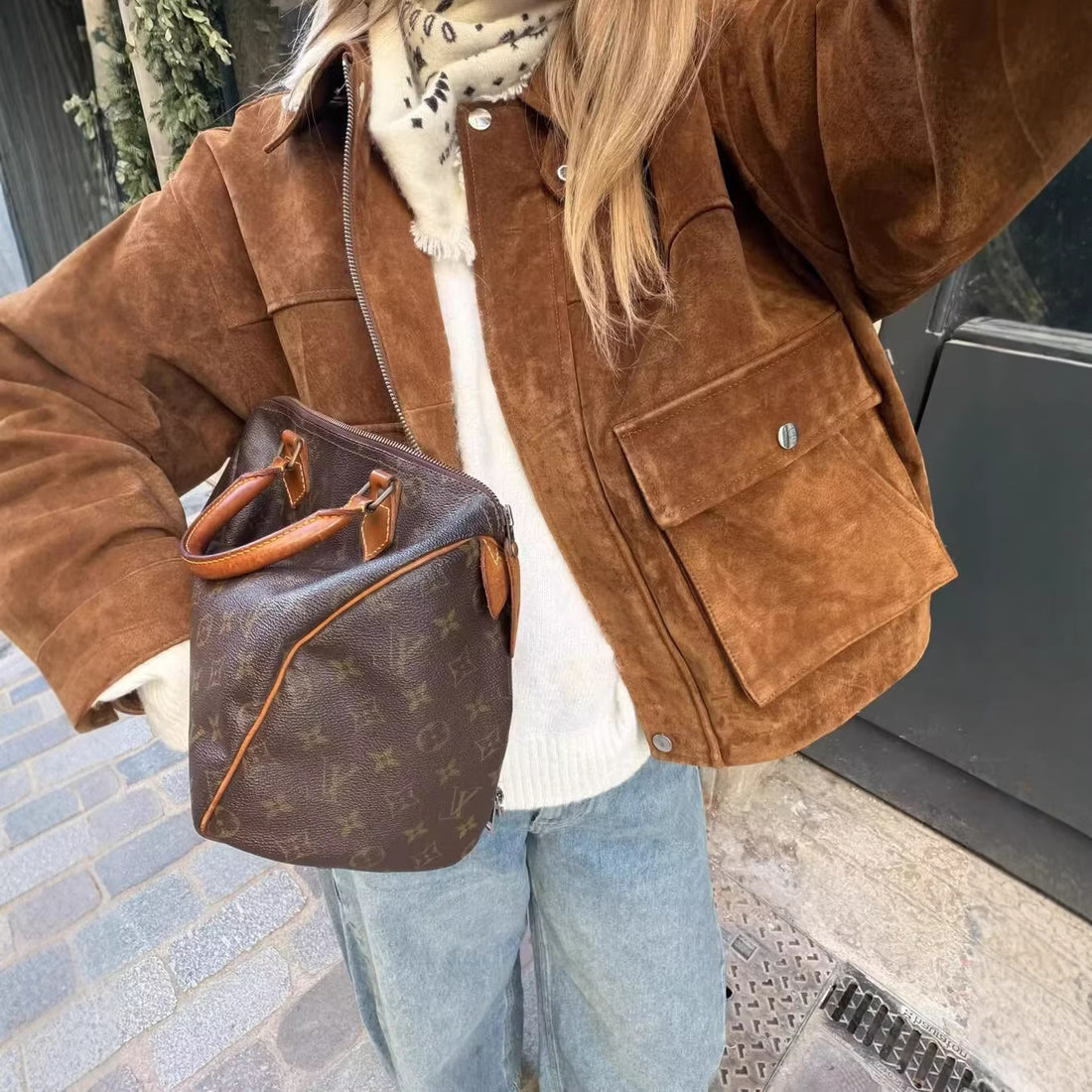 Damen Kurze Boxy-Jacke in Wildlederoptik mit Funnelkragen und großen Klappentaschen Echoarchiv