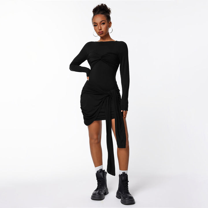 Damen figurbetontes Minikleid mit asymmetrischer Knotendrapierung, taillierter Raffung und langem Ärmelschal – Élara