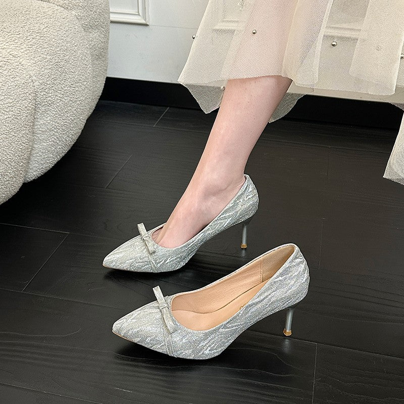 Damen Glänzende spitz zulaufende Stiletto‑Pumps mit Zier‑Schleife Echo Archiv