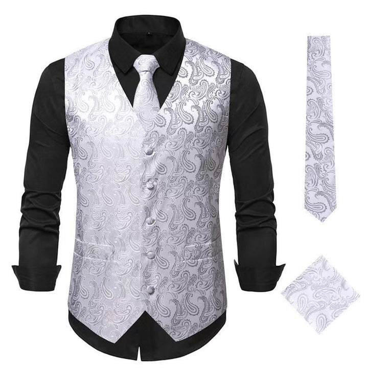 Herren elegantes Weste-Anzugset mit passendem Krawatte und Einstecktuch Echoarchiv