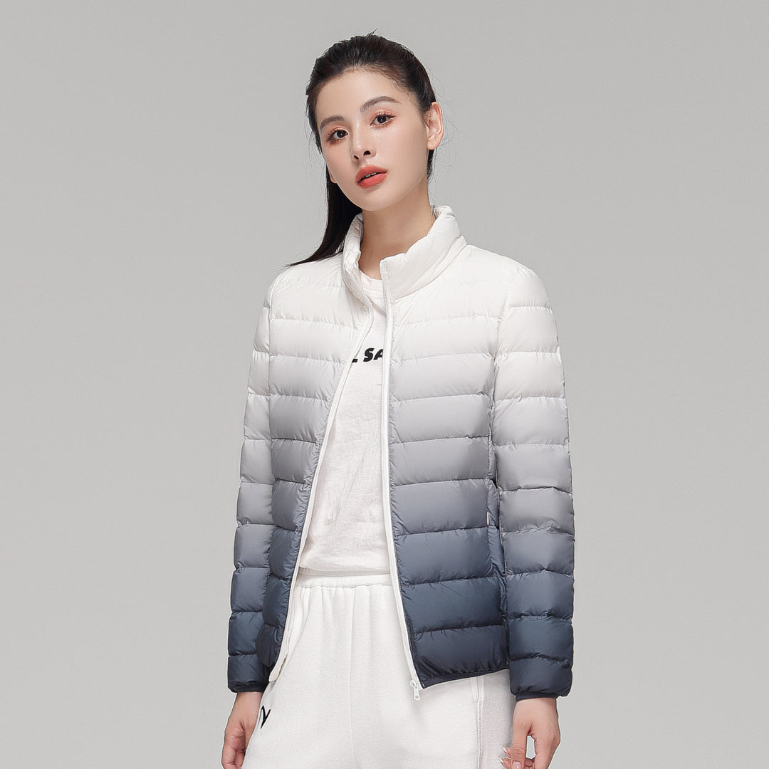 Damen ultraleichte Kapuzen-Steppjacke mit kompaktem Packmaß und windabweisender Hülle Echoarchiv