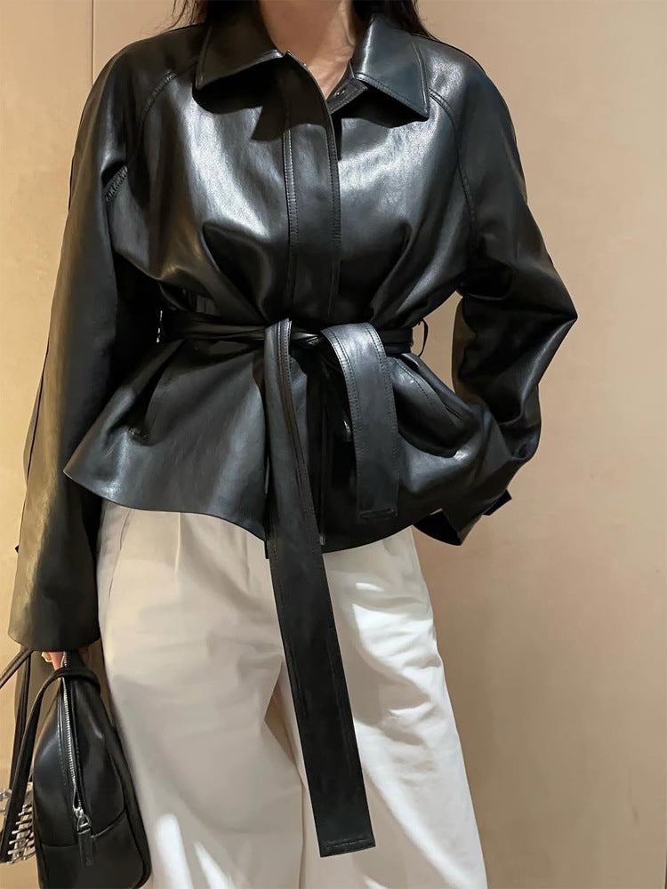 Damen Taillierbare Kunstlederjacke mit Wickelgürtel und kastiger Silhouette Echoarchiv