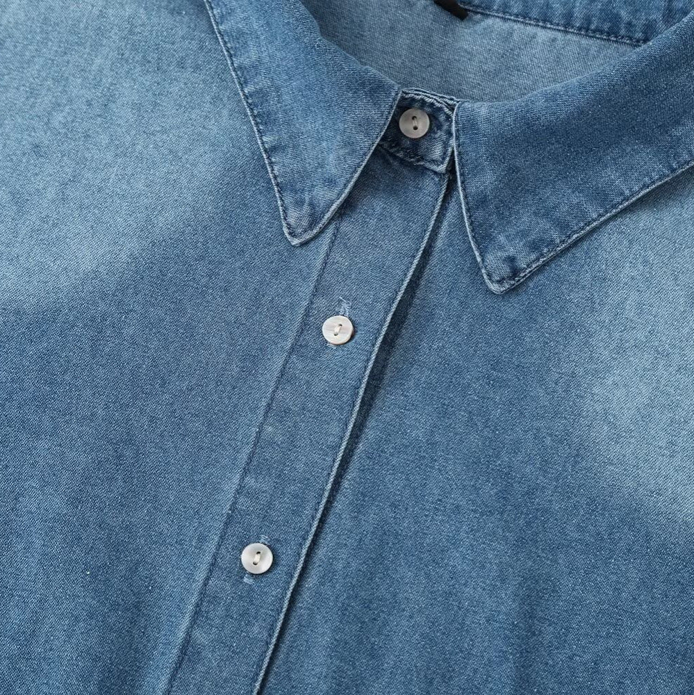 Damen Denim-Hemdbluse mit leichtem Puffärmel und klassischem Hemdkragen Echoarchiv