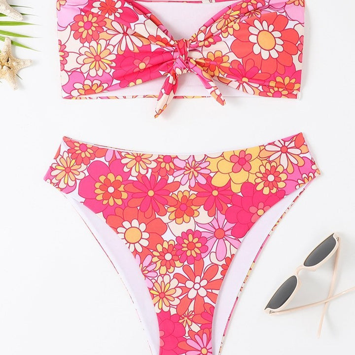 Damen Bandeau Bikini mit modischem Blumenmuster und verspieltem Knotendetail Echo Archiv