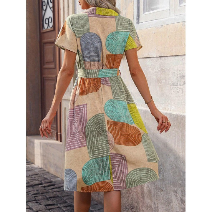 Damen Hemdkleid mit buntem geometrischem Muster und Taillengürtel Echo Archiv