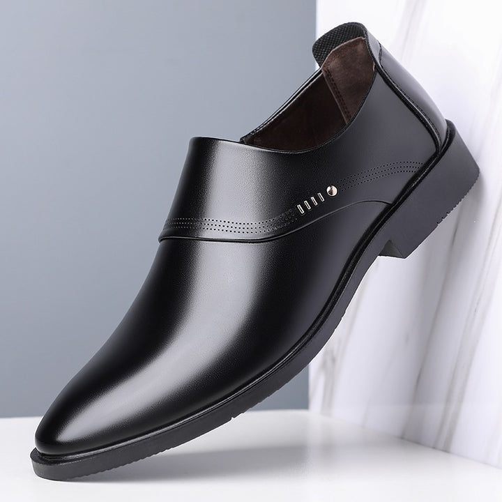 Herren Eleganter Slip-On Business-Halbschuh mit spitzer Zehenkappe und dezenter Perforation Echoarhiv