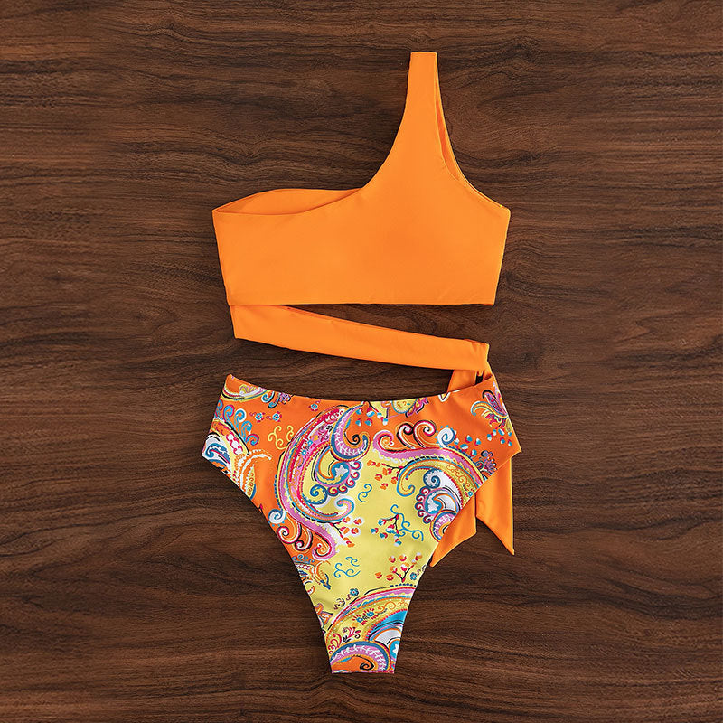 Damen Triangel-Bikini mit modischem asymmetrischem Oberteil und hohem Bund Echo Archiv