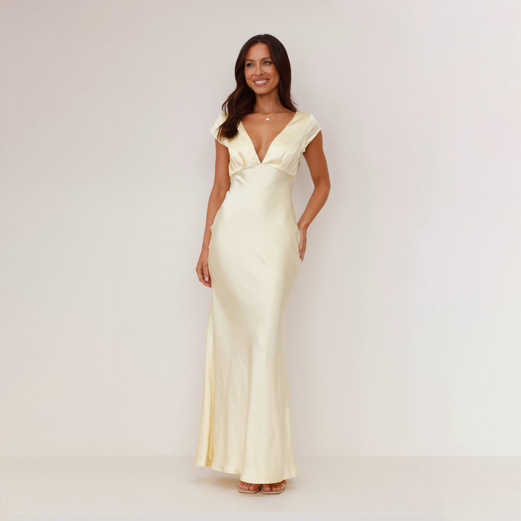 Damen Elegantes Maxikleid mit tiefem V-Ausschnitt und fließendem Satinmaterial Echoarchiv