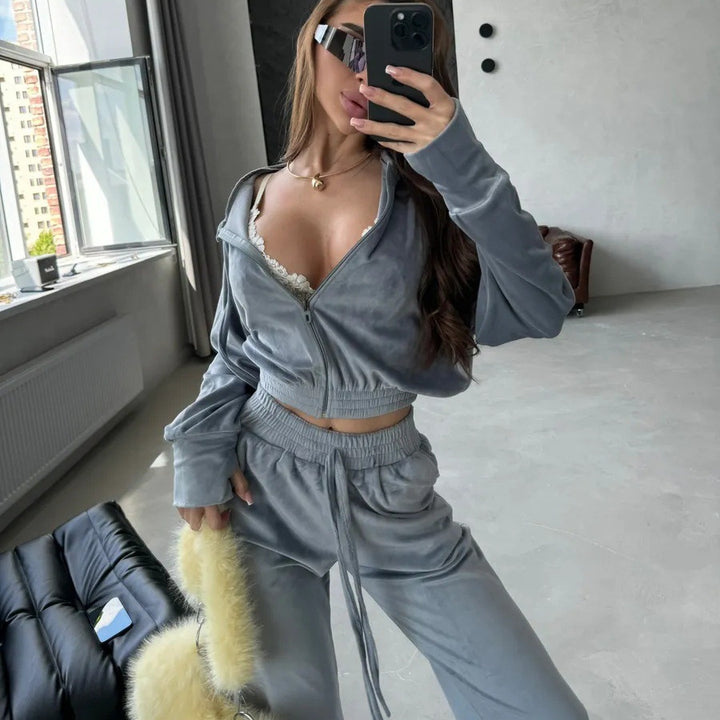 Damen luxuriöser Samt Zweiteiler Jogginganzug mit Cropped Reißverschluss und weiten Hosen – Auréline