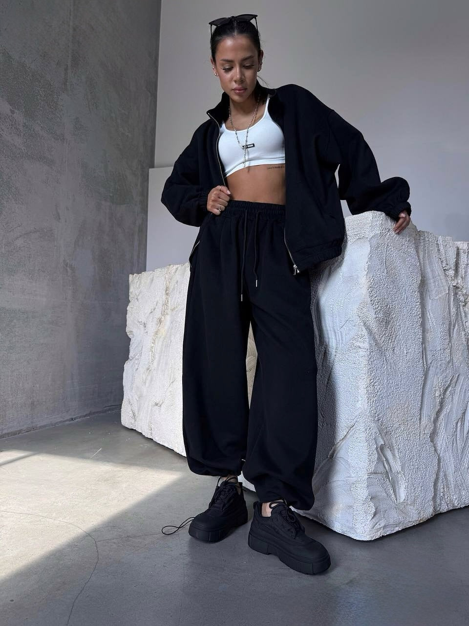 Damen oversized Sweatset mit Reißverschlussjacke und weiten Jogginghose – Avérine