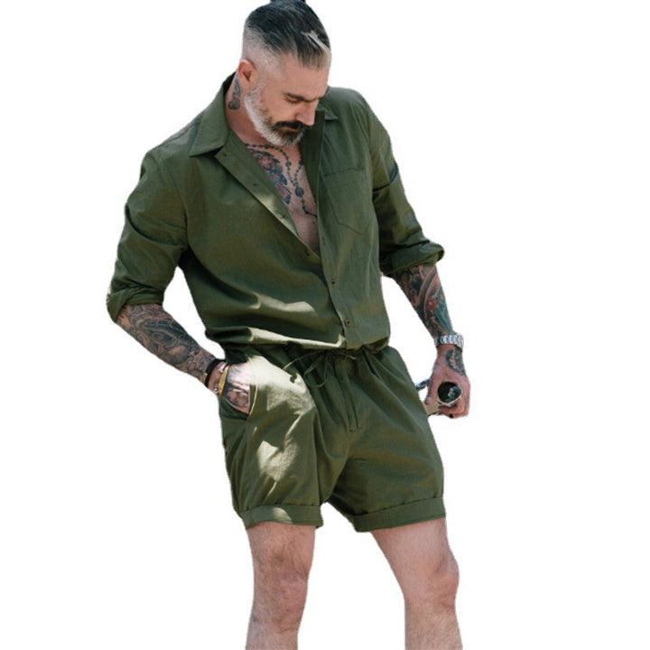 Herren luftiges Freizeit-Set mit Kurzarmhemd und lässigen Shorts Echoarchiv