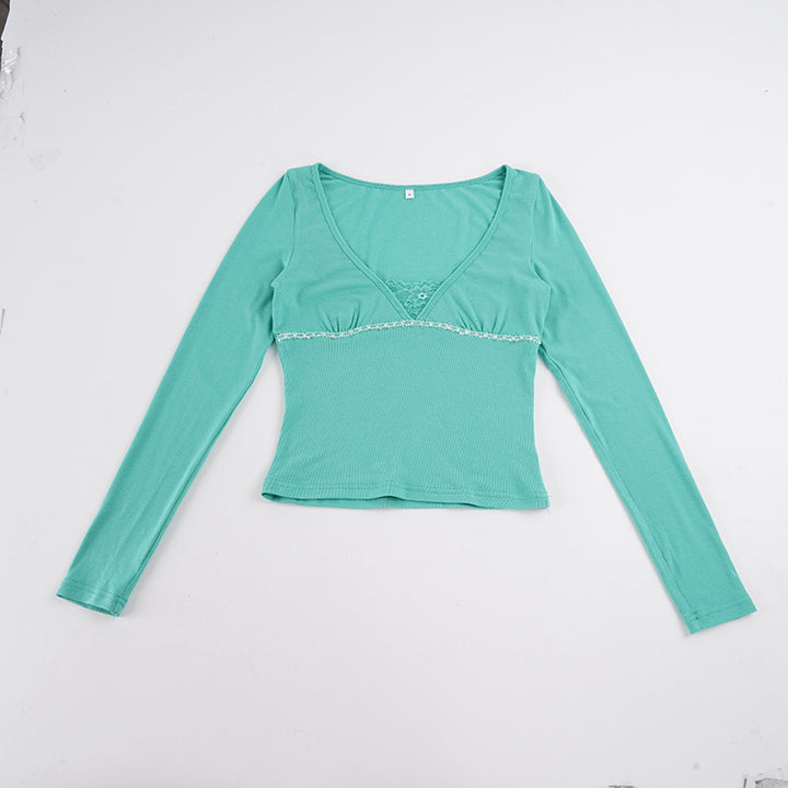 Damen Tailliertes Cropped-Longsleeve mit V‑Ausschnitt, feinem Rippstrick und Spitzen-Unterbrust Echo Archiv