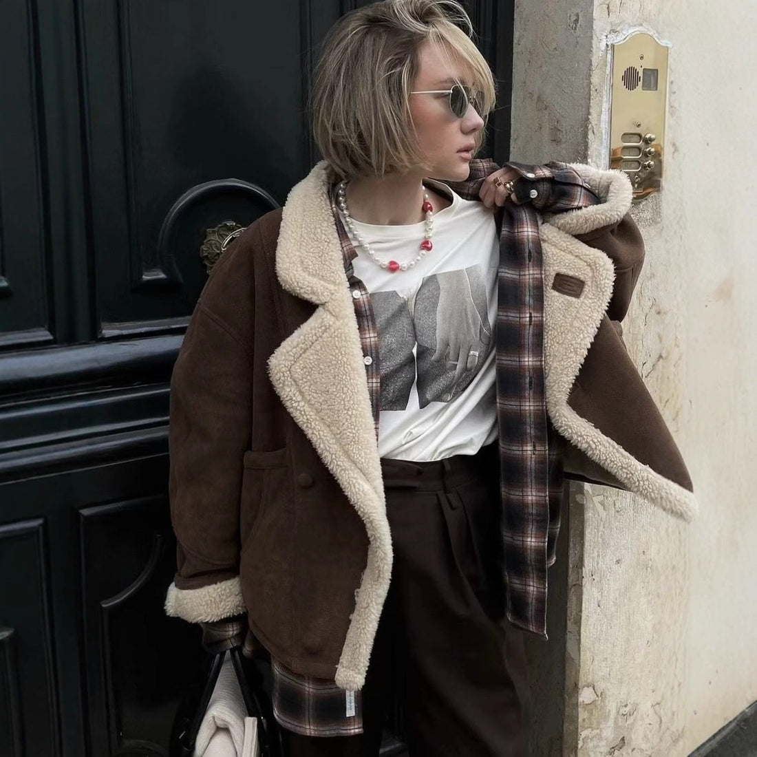 Damen Oversized Kurzjacke aus Wildlederoptik mit Teddyfutter und großem Reverskragen Echoarchiv