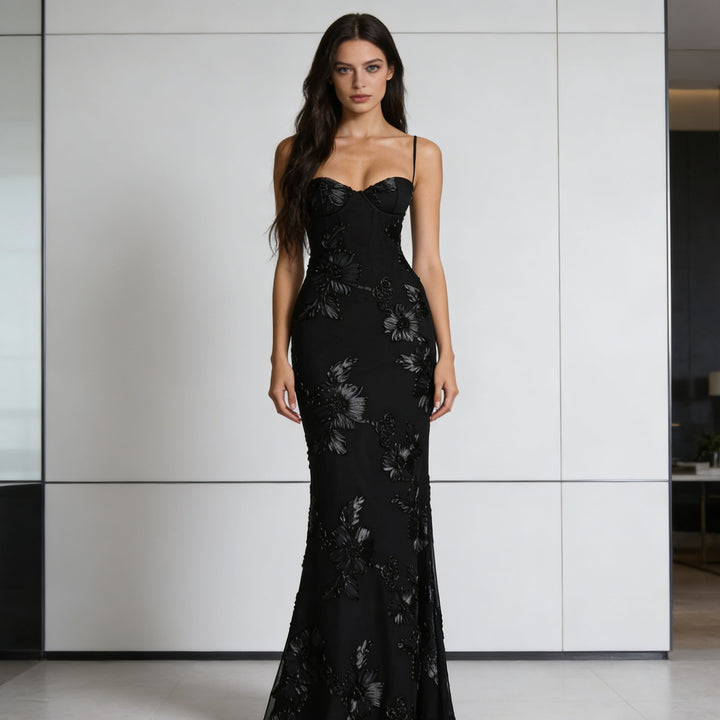 Damen Elegantes Figurbetontes Abendkleid mit floralen Stickereien Echo Archiv
