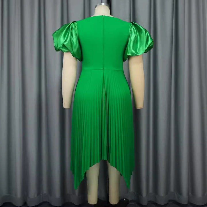 Damen Plissiertes Kleid mit Puffärmeln Echo Archiv