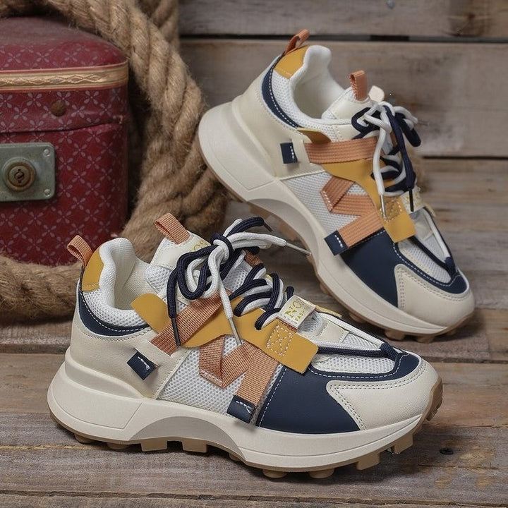 Damen Chunky-Plateau-Sneaker mit atmungsaktivem Mesh und montierten Riemen – Névara