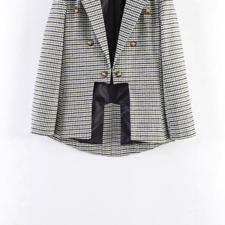 Damen Karo-Blazer mit asymmetrischem Cropped-Vorderteil und Holzknöpfen Echo Archiv