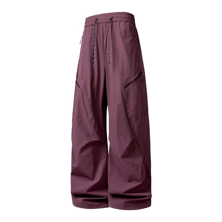 Herren Oversize-Utility-Cargo-Hose aus leichtem Nylon mit elastischem Kordbund, seitlichen Reißverschlusstaschen & weiter Ballon-Silhouette Echoarchiv