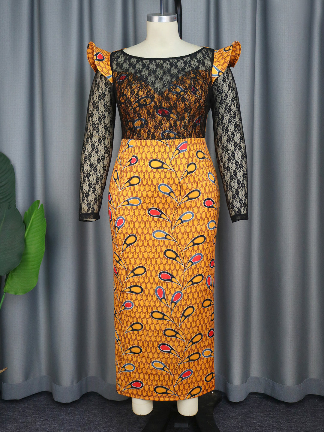Damen Elegantes Langarmkleid mit floralem Muster und transparenter Spitzeneinlage Echo Archiv