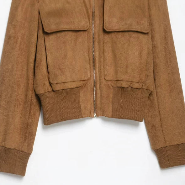 Damen Kurzer Veloursleder‑Bomber mit Stehkragen, aufgesetzten Klappentaschen und Rippenbündchen Echo Archiv