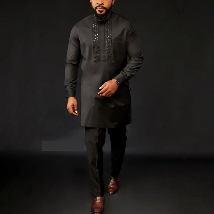 Herren traditionelles Kaftan-Outfit mit eleganten Stickereien Echoarchiv