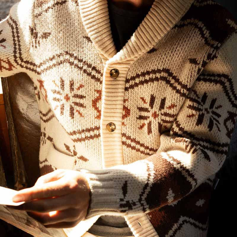 Herren Gemusterte Strickjacke im Nordic-Look mit Schalkragen und aufgesetzten Taschen – Taviero