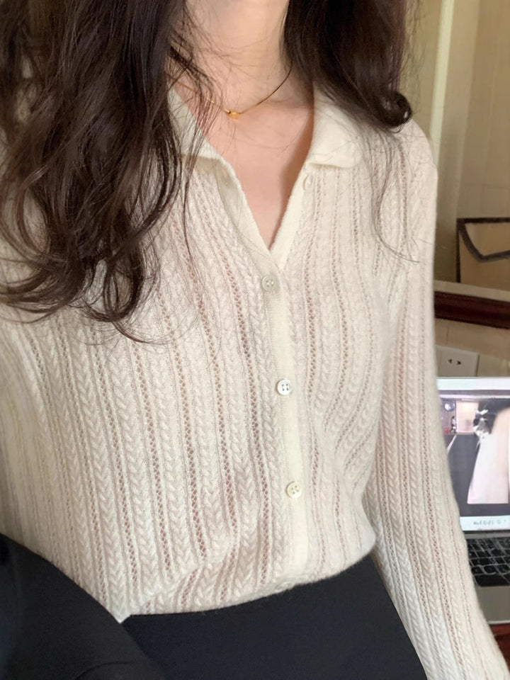 Damen Leichter Ajourstrick-Knopfccardigan mit Hemdkragen und feiner Zopfmusterstruktur Echoarchiv