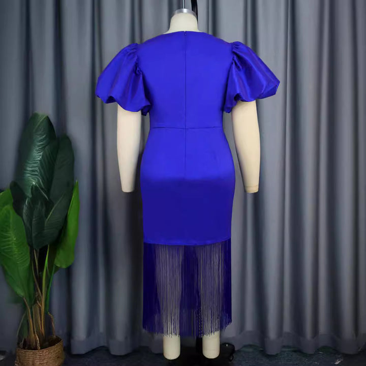 Damen Glamouröses Abendkleid mit voluminösen Puffärmeln und Fransen Saum Echo Archiv