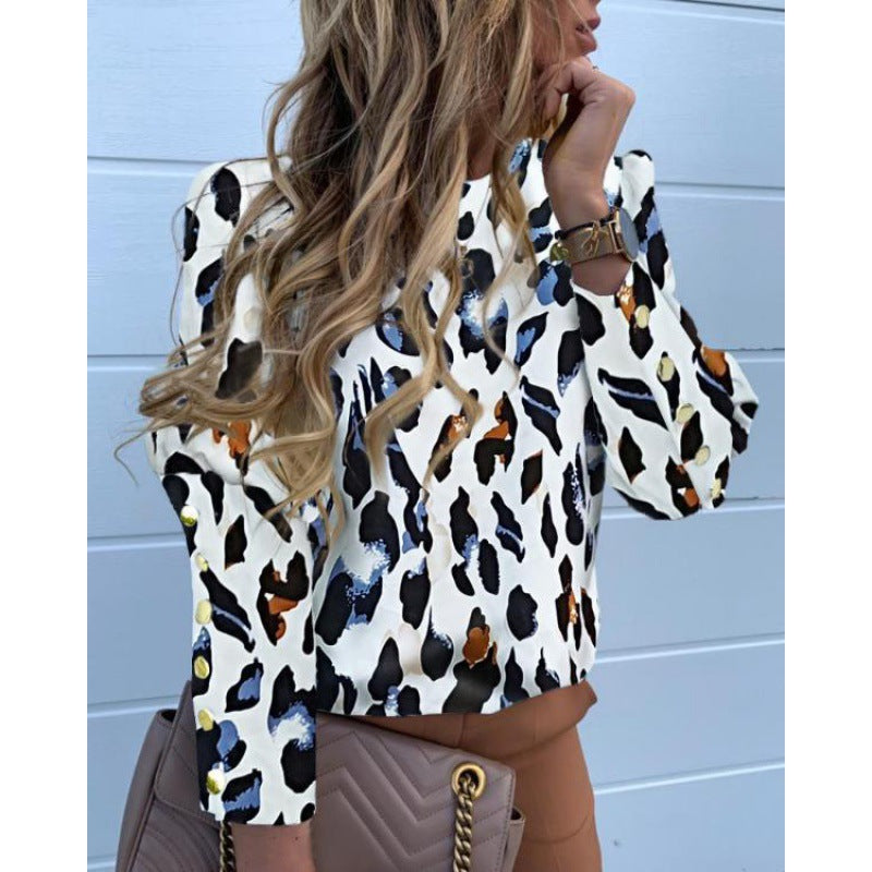 Damen Leichte Bluse mit Leopardenprint, Ballonärmeln und Zierknopfleiste – Élovi