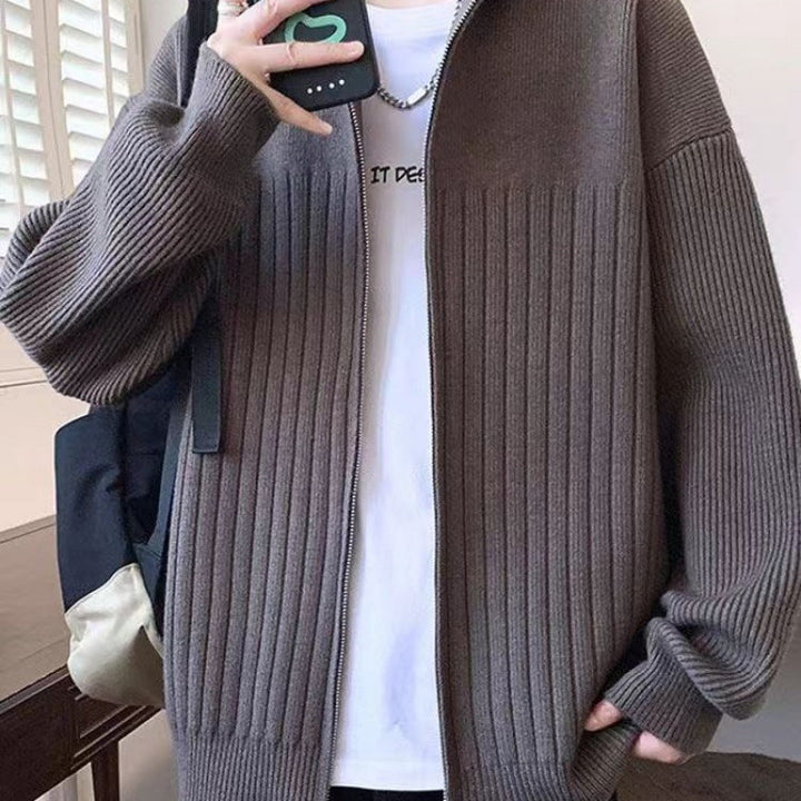 Herren Strickjacke mit modernem Schnitt und einzigartiger Rippenstruktur Echoarchiv