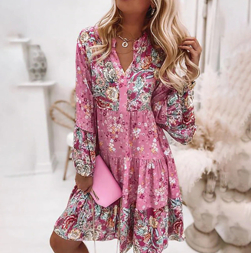 Damen nan kurzes Stufenkleid im Boho-Print mit V-Ausschnitt, geraffter Brustpasse und Balloonärmeln Echo Archiv