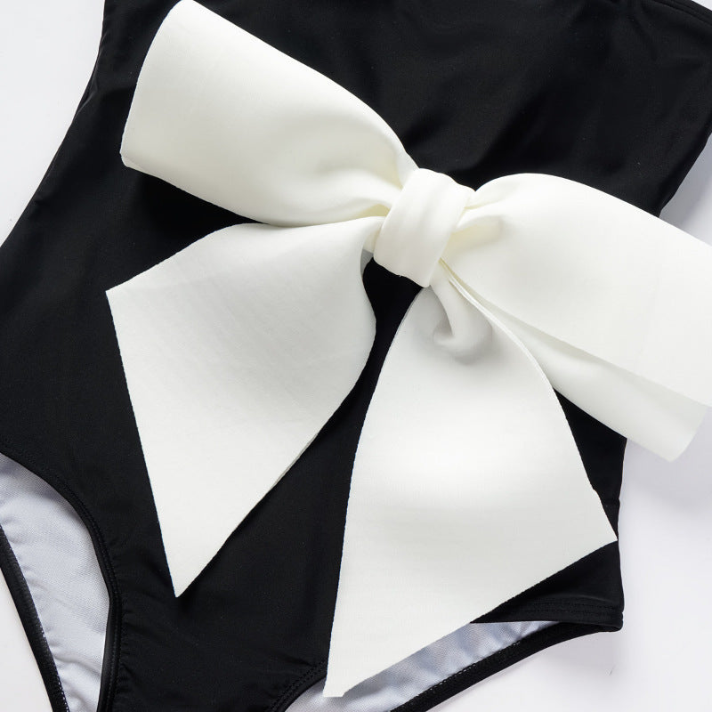 Damen Einteiler Badeanzug mit eleganter Schleifenapplikation Echo Archiv