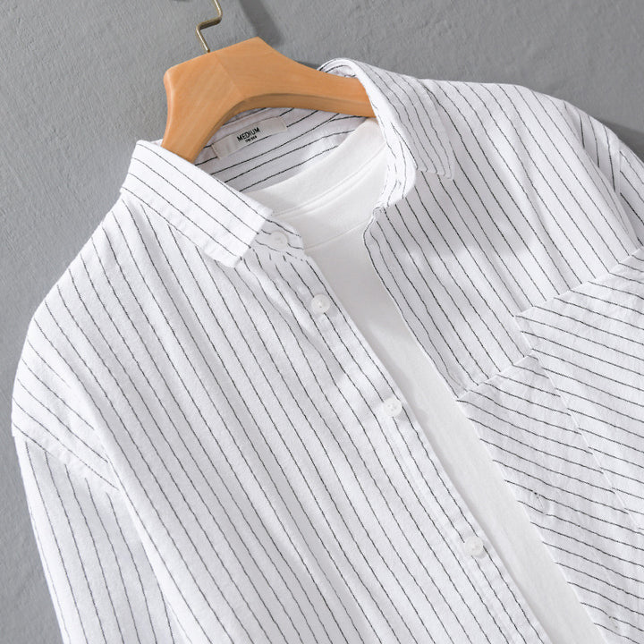 Herren Nadelstreifen-Hemd im Relaxed-Fit mit diagonalem Brustpatch Echoarchiv