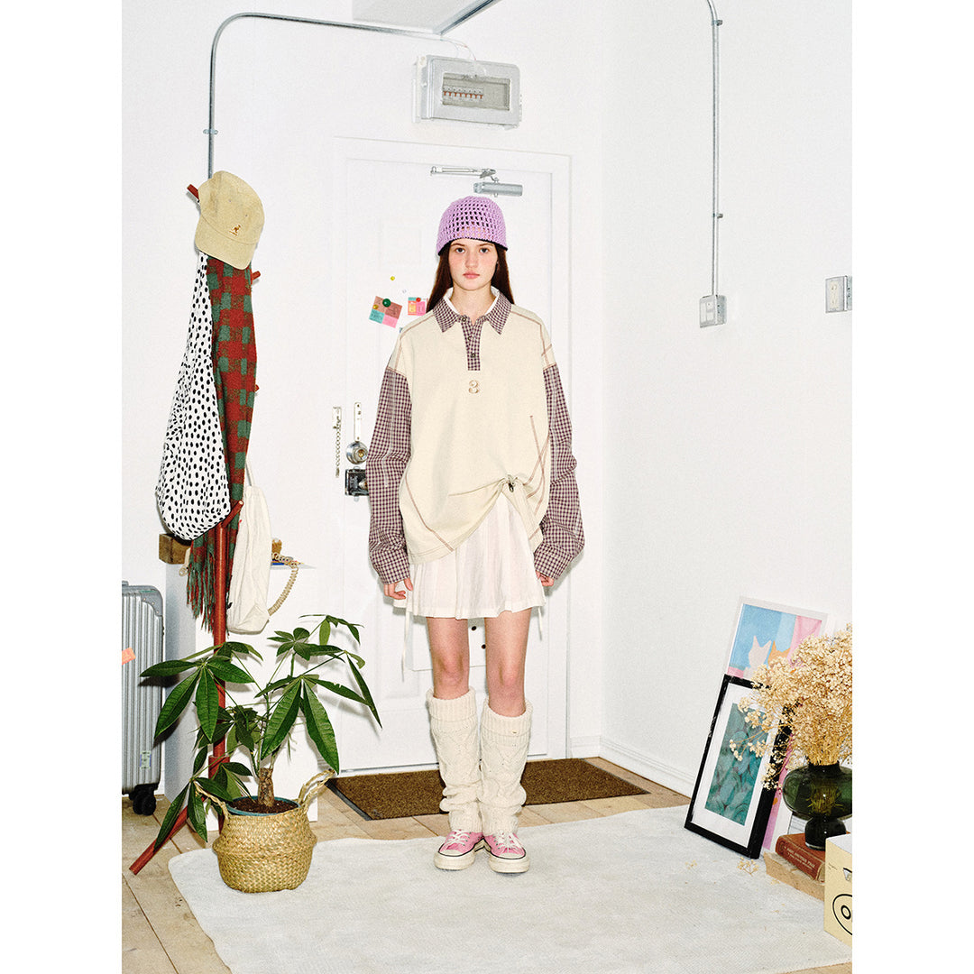 Unisex Oversize Langarm-Poloshirt mit karierten Ärmeln, Hemdkragen und dekorativen Steppnähten Echoarchiv