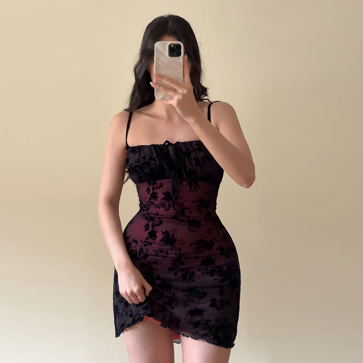 Damen verführerisches Spitzenkleid mit raffiniertem Schnitt und verstellbaren Trägern Echo Archiv