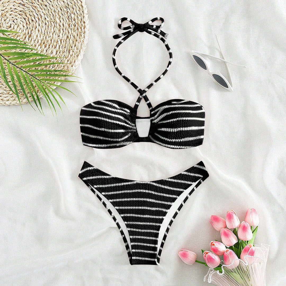 Damen Bandeau-Bikini mit verspieltem Schnitt und trendigen Bindebändern Echo Archiv