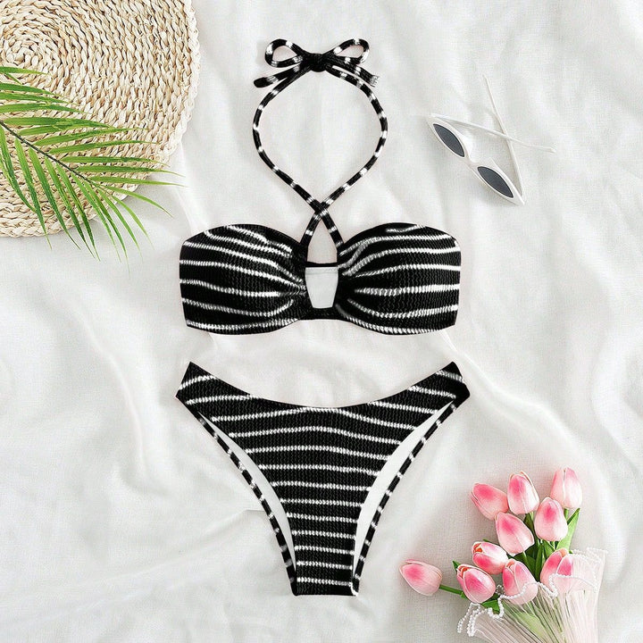 Damen Bandeau-Bikini mit verspieltem Schnitt und trendigen Bindebändern Echo Archiv