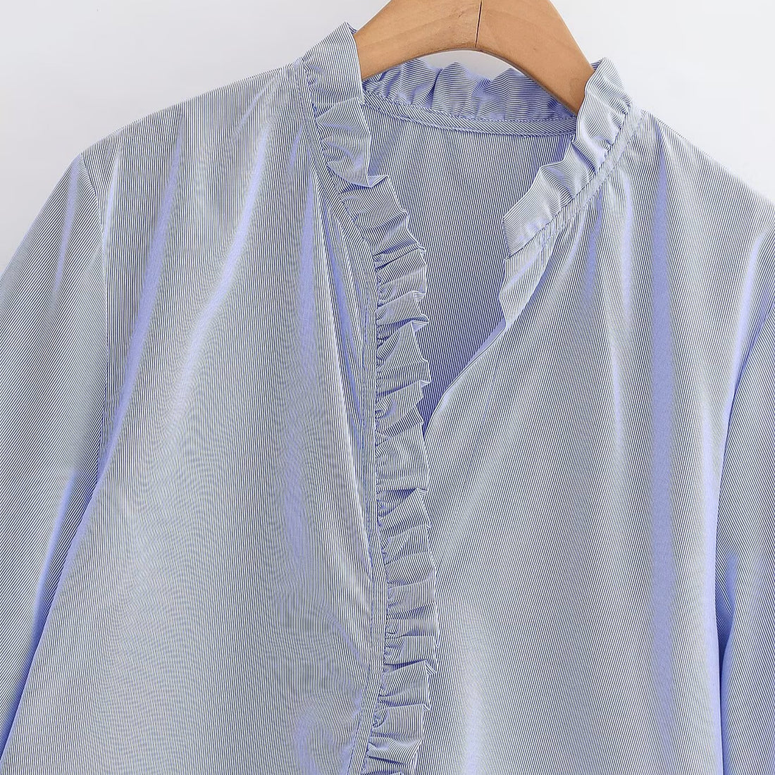 Damen Rüschenbluse mit V-Ausschnitt und Ballonärmeln Echoarchiv